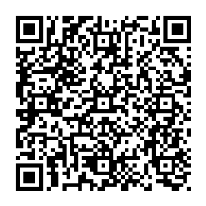 一旁凌空漂浮放射出数不尽文字幻影的巨大黑岩上已经出现了一道不易察觉的裂痕二维码生成