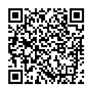 一旁的慕容玥被自家父亲的行为弄得无言地翻了翻白眼二维码生成