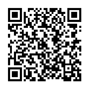 一缕墨线突然冒了出来在半空中膨胀开来化作黑衣心魔的模样二维码生成