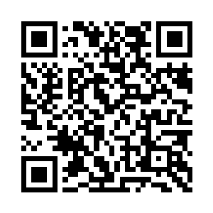 一脸你得罪了我你死定了模样的两位记者先生二维码生成