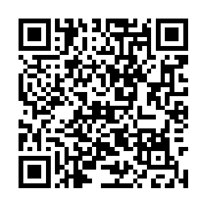他的身体似乎是在经过跨界时空通道才变成这样的二维码生成
