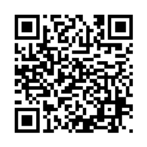 你会看到两个衣着表情动作完全一样的两个人二维码生成