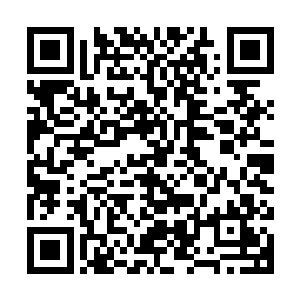 在用战气烘干之后叠得整整齐齐的堆放在溪边的一块青石上……二维码生成