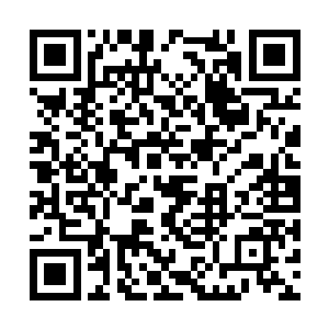 并从怀里拿出一块看上去很普通的水晶递给流墨墨二维码生成
