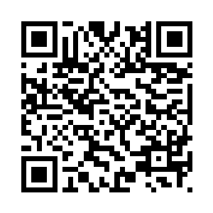 无名指上戴着一枚硕大的心型钻戒二维码生成