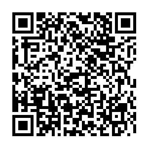 有人已经将瞠目结舌的目光放到了主席台那辆刚刚在空中绕过一圈的车上二维码生成