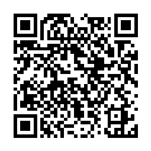 然后熟练地编成不算结实的草鞋――起码能穿不是二维码生成