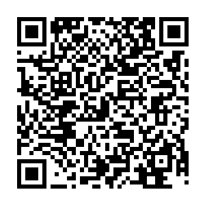 然后用了不到两分钟的时间把盘子里的牛排平均切成了大小差不多的几块二维码生成