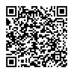 甚至偶尔还在对方试图华丽出场的时候帮忙撒个花撒个金粉什么的二维码生成