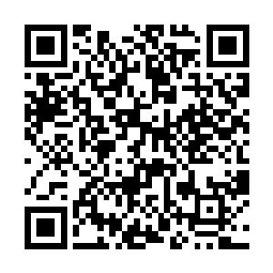 立刻把亨利―凯斯和亨利―本丁他们押到对过的房间二维码生成