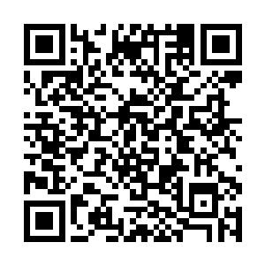 连忙将手上飘散着淡淡的馨香的粥放到房间里的桌上二维码生成