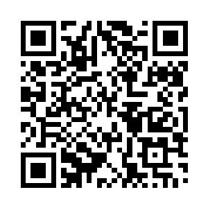 邓肯用一把匕首挑开了伤口仔细寻找血管二维码生成